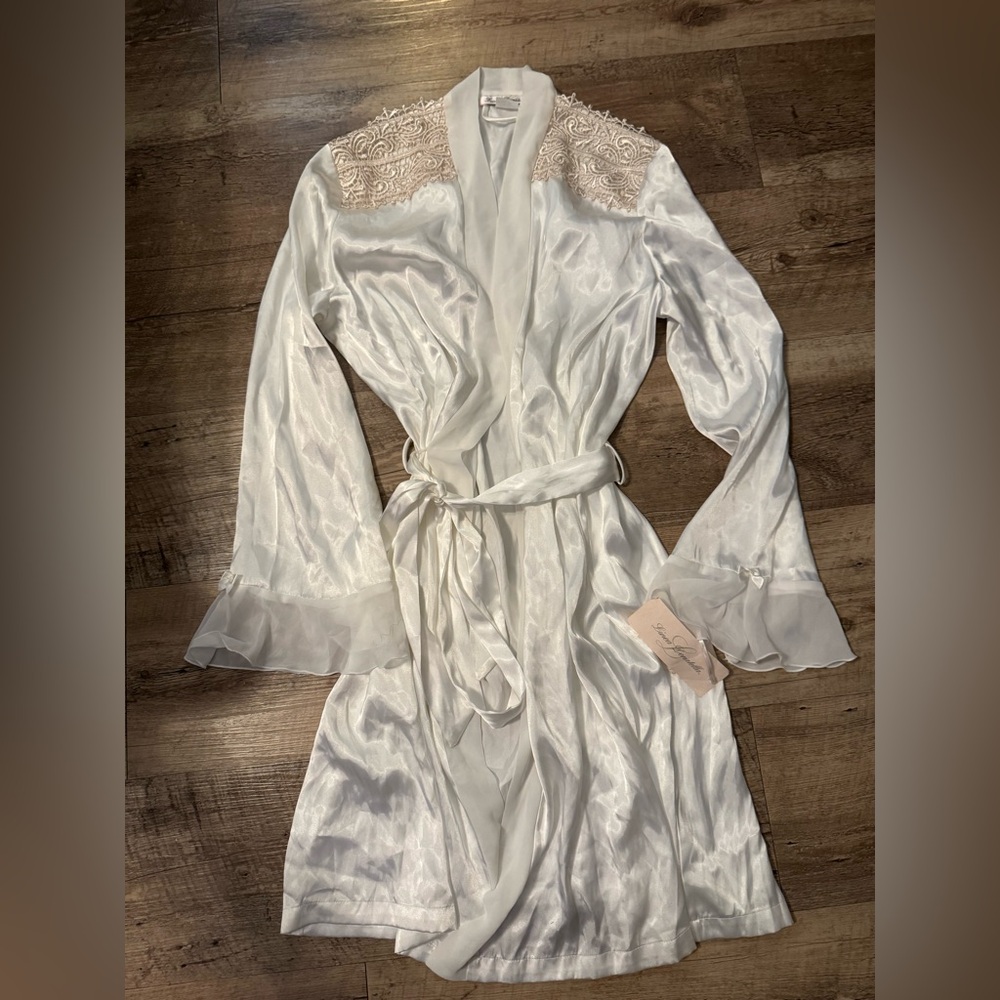 Linea Donatella White Satin Robe with Lace Accents
